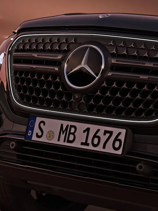 Mercedes-Benz Новий GLS Панель із підсвіченим патерном Mercedes-Benz.