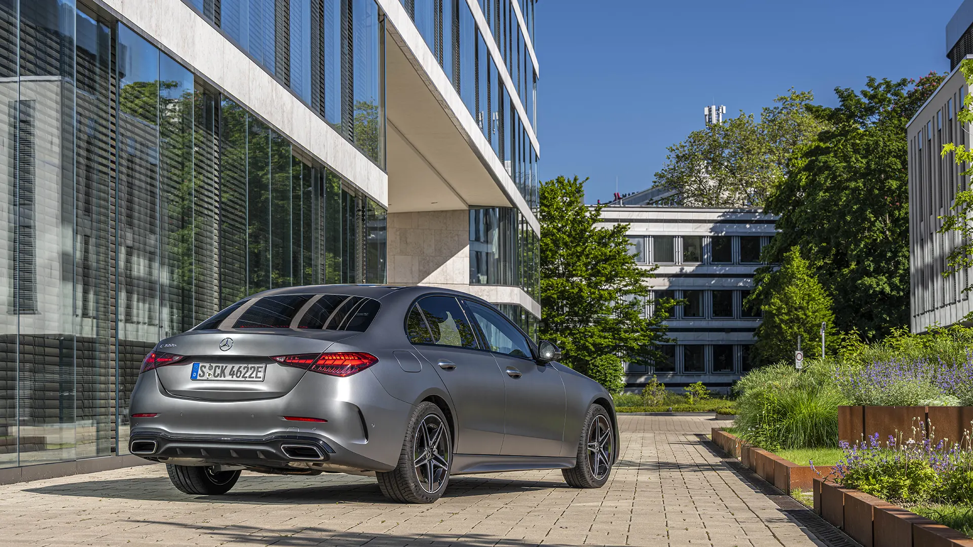 Преміальний Mercedes-Benz C-Class 2026 року тепер із вигодою -10% 01