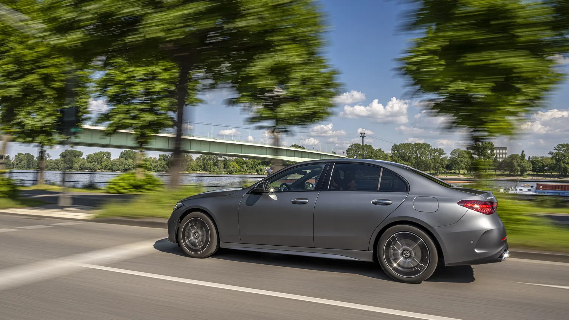 Преміальний Mercedes-Benz C-Class 2026 року тепер із вигодою -10% 06